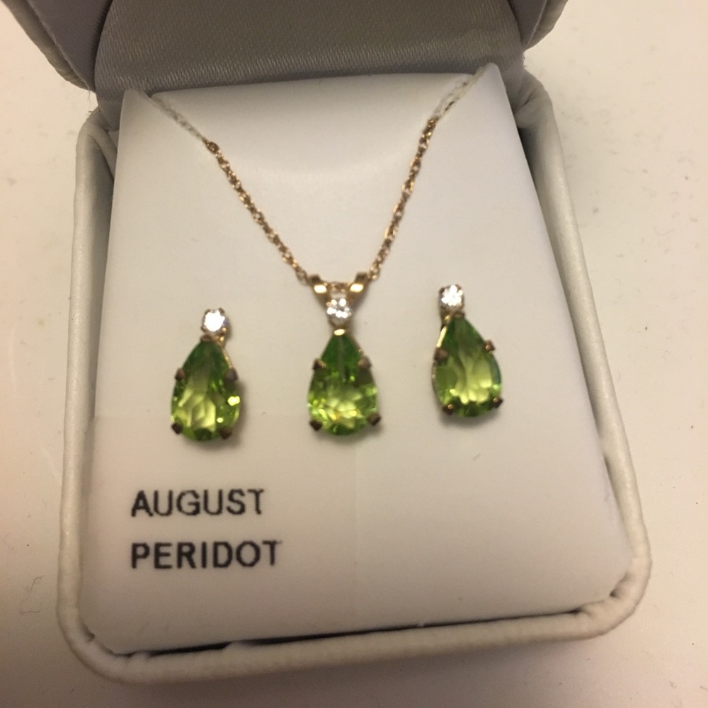 August Peridot Earring and Necklace Set